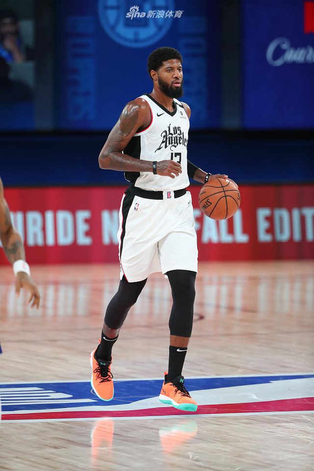 突破造犯规 突破造犯规